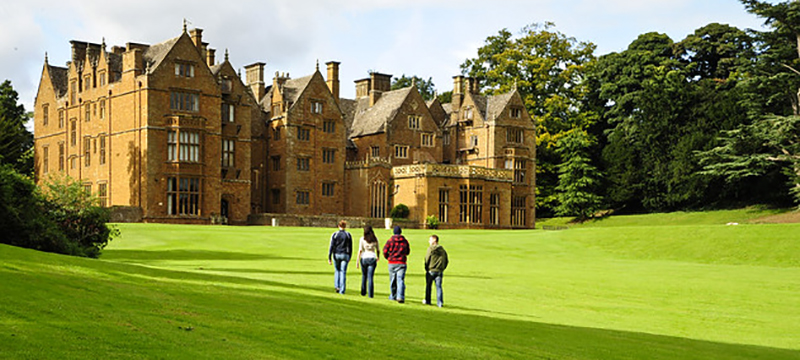 Wroxton Abbey and Snow